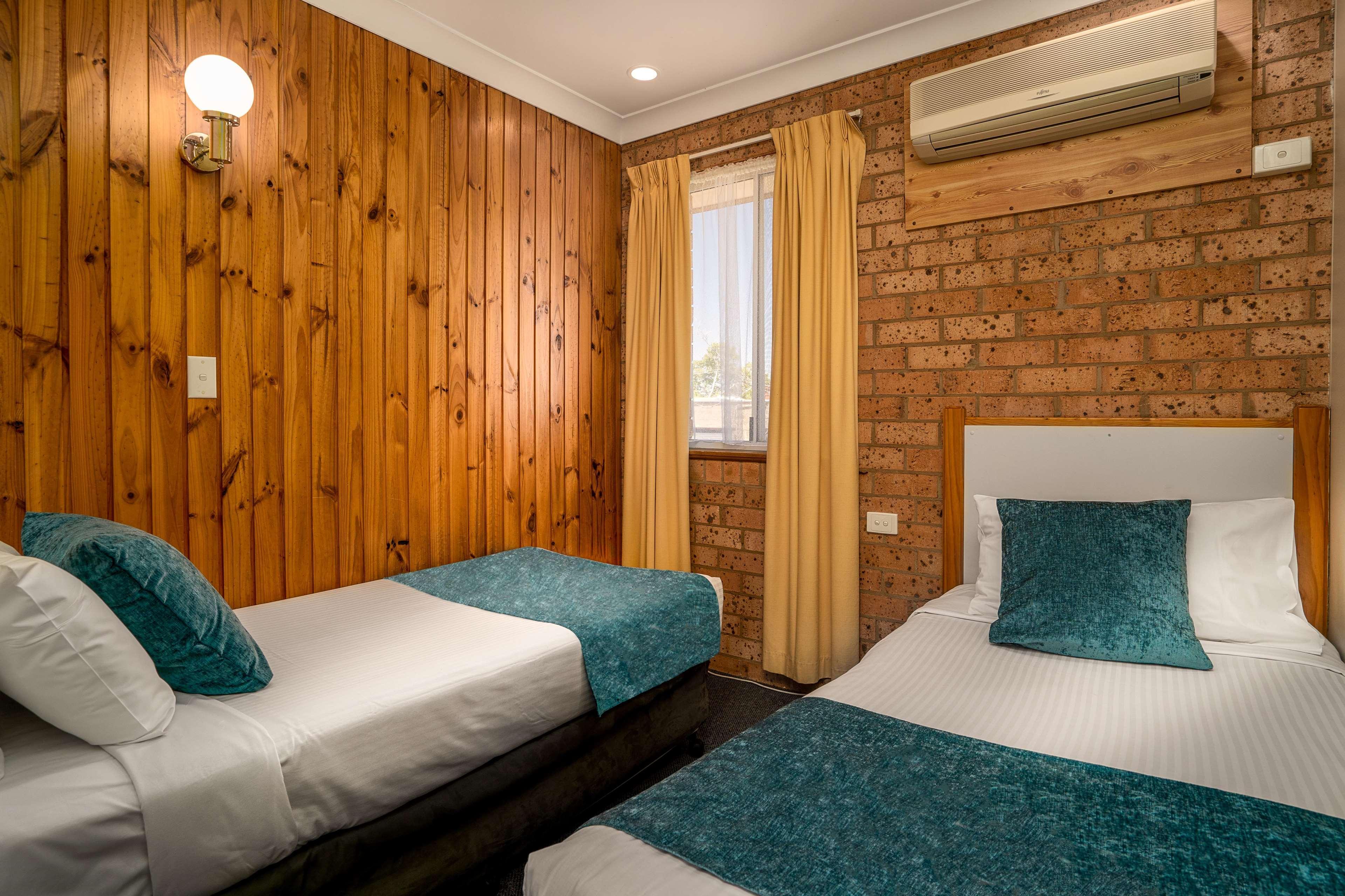 دوبو Blue Diamond Motor Inn المظهر الخارجي الصورة