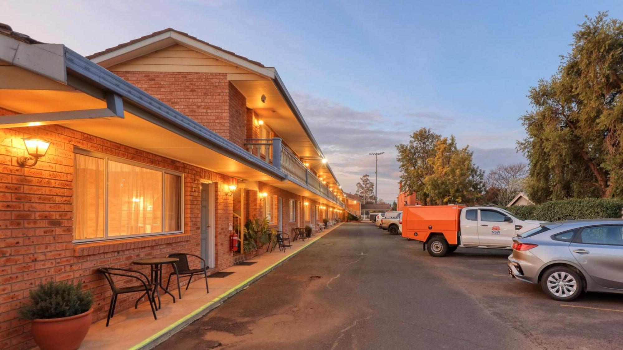 دوبو Blue Diamond Motor Inn المظهر الخارجي الصورة