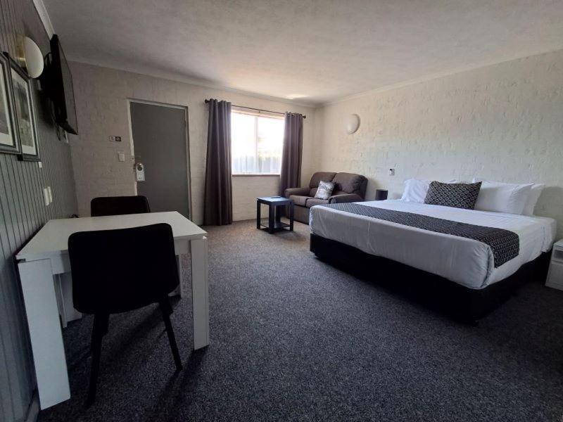 دوبو Blue Diamond Motor Inn المظهر الخارجي الصورة