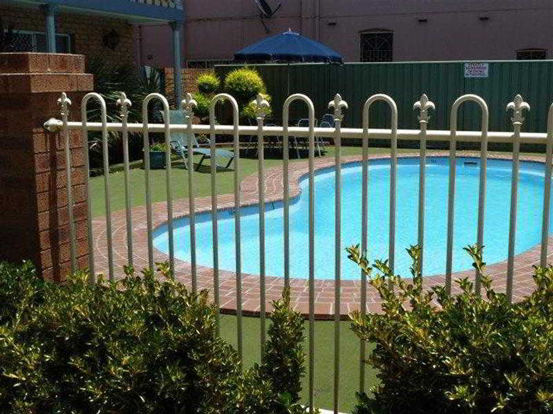 دوبو Blue Diamond Motor Inn المظهر الخارجي الصورة