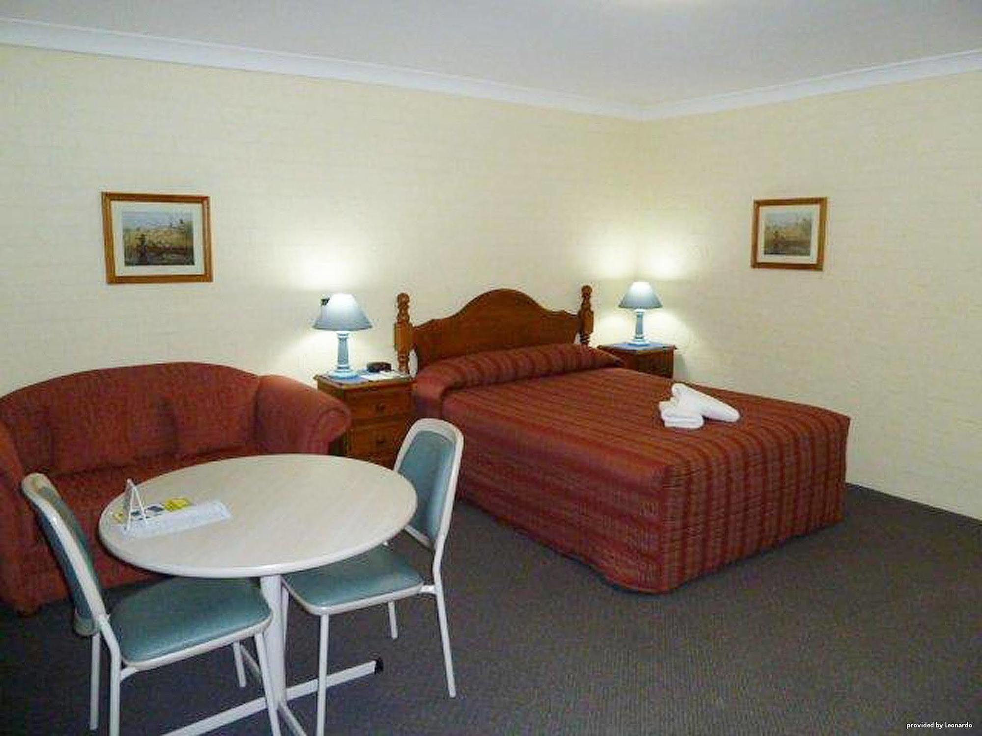 دوبو Blue Diamond Motor Inn الغرفة الصورة