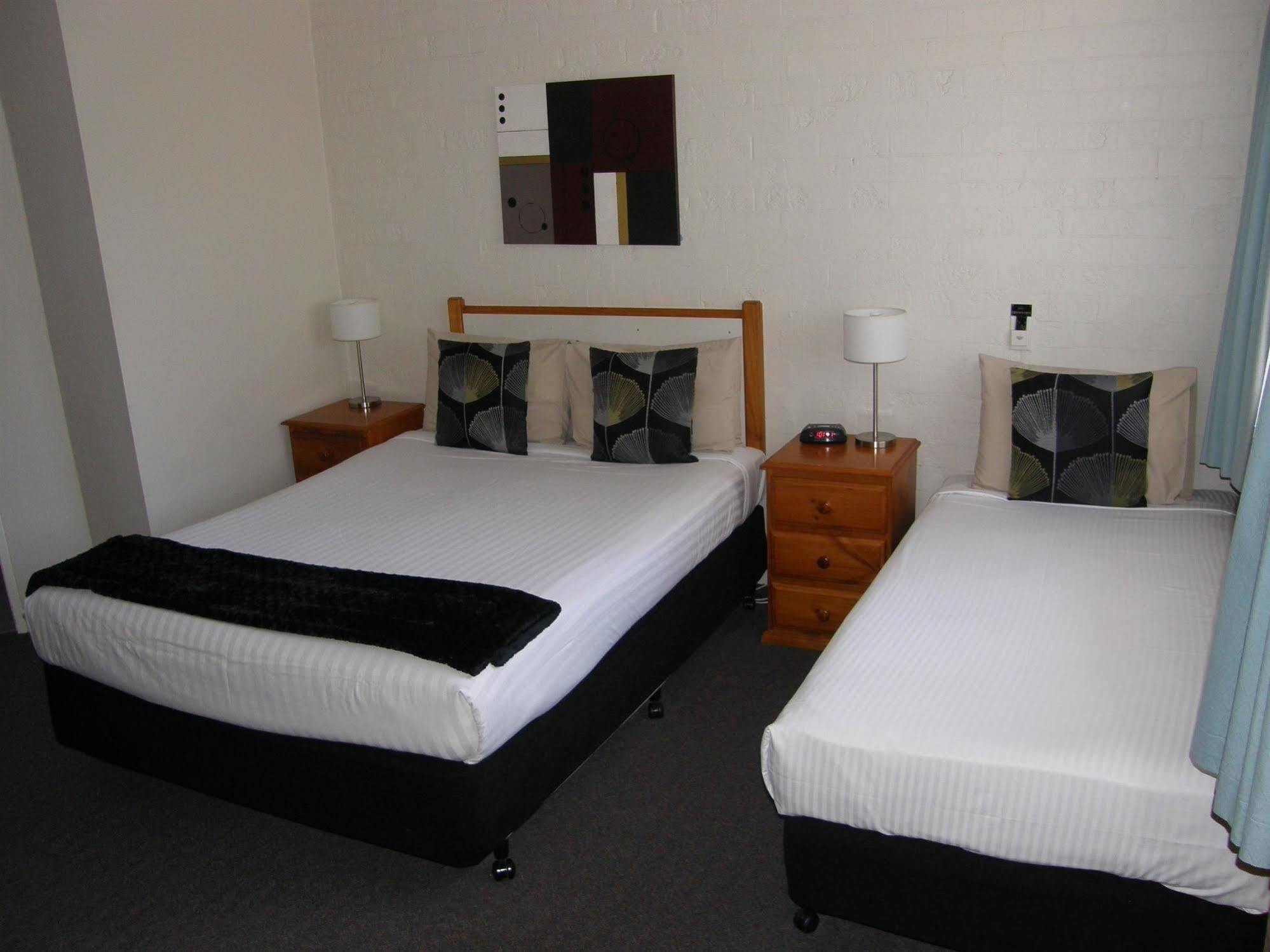 دوبو Blue Diamond Motor Inn المظهر الخارجي الصورة