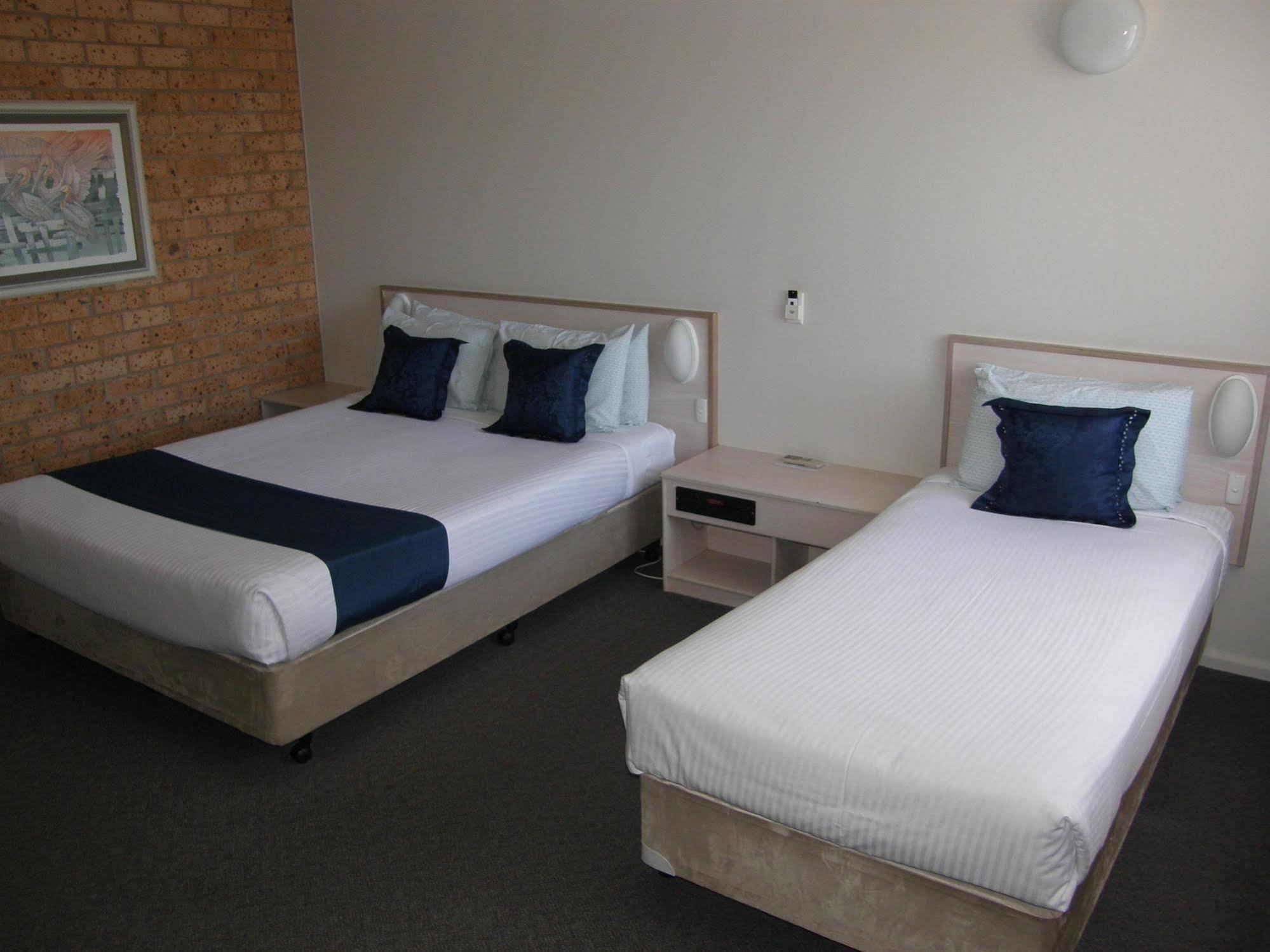دوبو Blue Diamond Motor Inn المظهر الخارجي الصورة